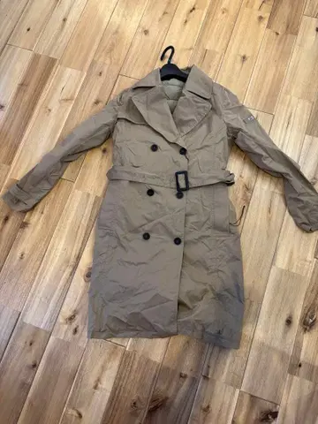 베이지 트렌치코트 더블 버튼