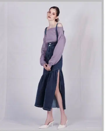 라벤더 오프숄더 맨투맨 상의 긴팔