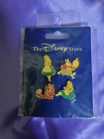 앨리스 캐릭터 핀 배지 4개 세트