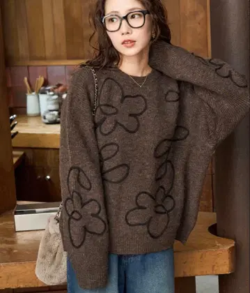 프릭스스토어 한정판 자수 꽃 패턴 니트 브라운