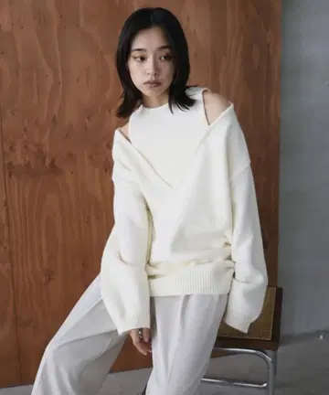 [ 택 포함 새상품 ] hellam 레이어드 스타일 V넥 니트