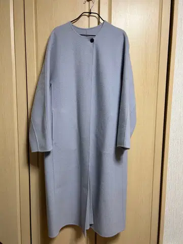 라이트 그레이 벨트 포함 롱 코트