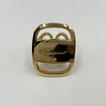 미사용품 Ferragamo 골드 컬러 스카프 반지