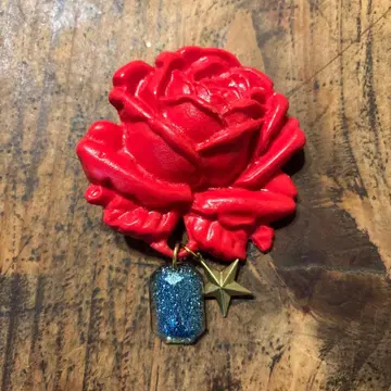 빨간 장미 브로치 별과 글리터 포함