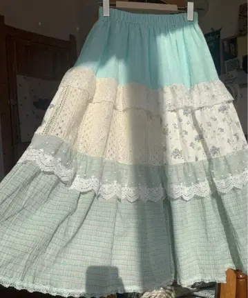 플레어 스커트 스카이블루와 화이트 꽃무늬