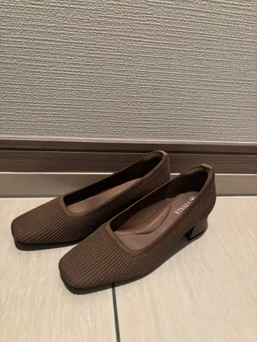 [ 새상품급 ] VIVAIA 스퀘어토 청키힐 펌프스 사이즈 37.5