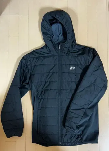언더아머 후드 부착 다운 자켓 블랙