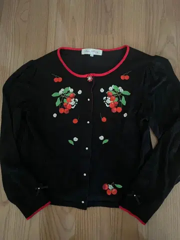 슈퍼 뷰티 체리 가디건 42