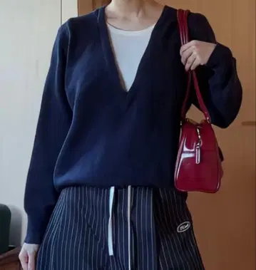 레이어드라이크 V넥 니트