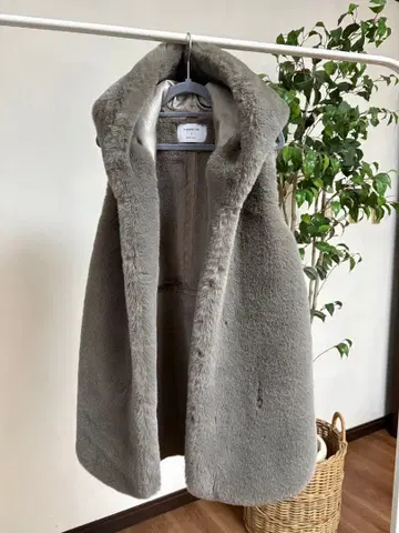 MARIED'OR 후드 부착 그레이 퍼 베스트