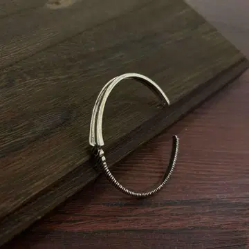 실버 슬림 뱅글 트위스트 디자인