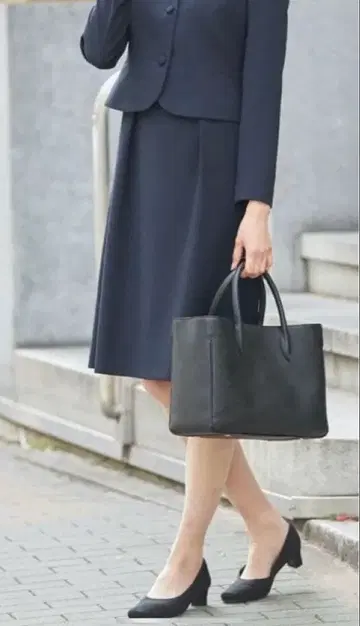 컨디션 최상 카렛 A4 핸드백 토트백 포멀 사용 가능 블랙 가죽