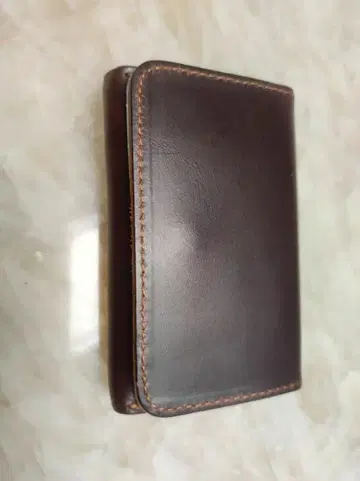 다크 브라운 가죽 접이식 지갑