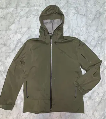 라코스테 올리브 그린 발수 방풍 후드 부착 나일론 자켓