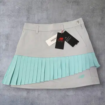 [ 새상품 ] 뉴발란스 플레어 스커트 이나미 모네 착용 모델 M