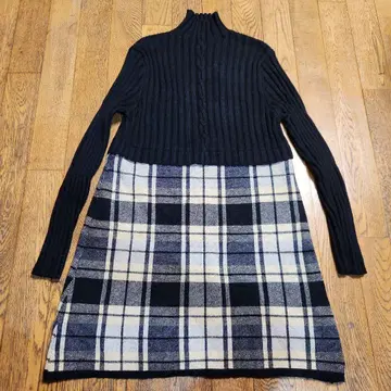 체크 무늬 니트 원피스 터틀넥