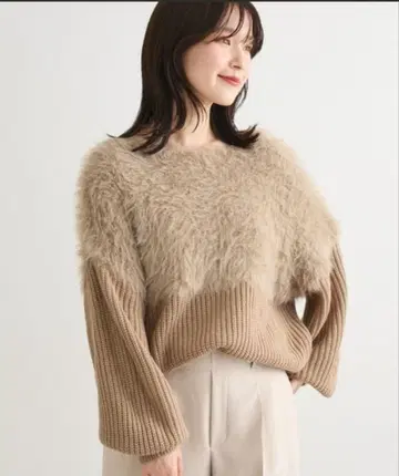 이번 시즌 그린 파크스 Petit Fleur 샤기 절개 니트