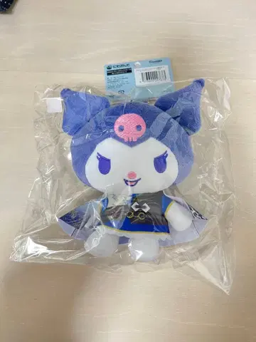 니지산지 Dytica x 산리오 봉제 인형 코야나기 로우 x 쿠로미