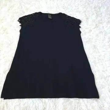 더블 스탠다드 클로징 슬리브리스 레이스 꽃무늬 블라우스