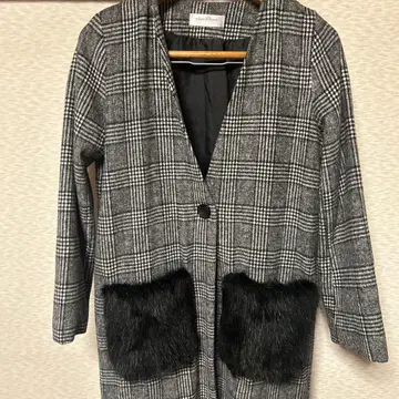 체크 포켓 퍼 코트