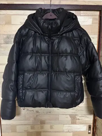 ZARA! 후드 부착 블랙 다운 자켓