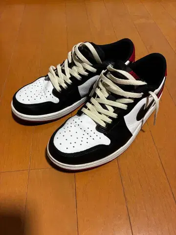 스니커즈 화이트/블랙/빨간색 로우컷