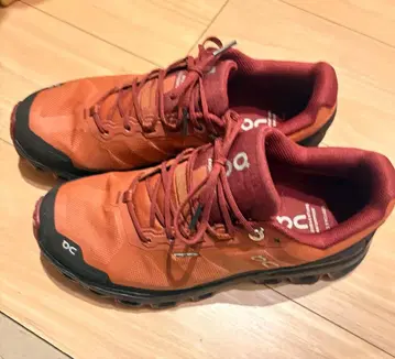 On 트레일 러닝화 US W7.5