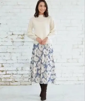 택 포함 새상품 아나이 드로잉 플라워 프린트 플레어 스커트 38 블루