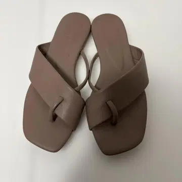 브라운 크로스 스트랩 샌들