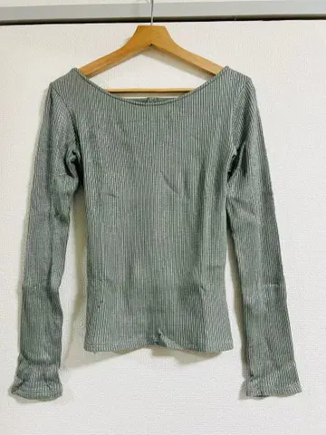 PUBLIC TOKYO 등 파임 니트