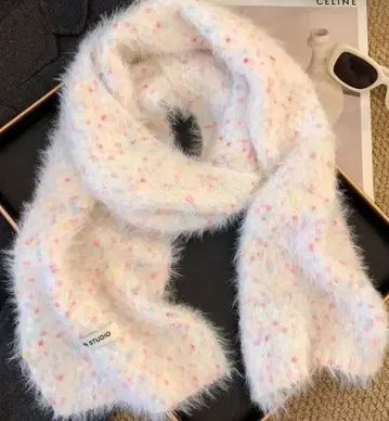 복슬복슬 머플러 화이트 x 컬러 도트 귀여운 디자인