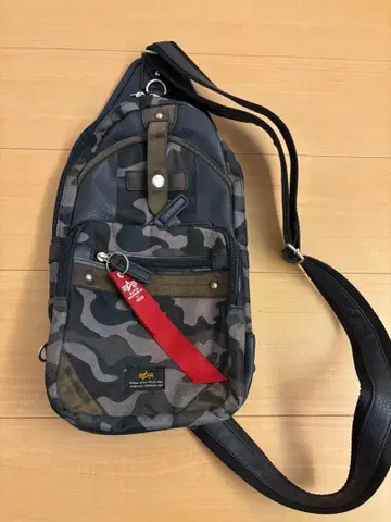 ALPHA INDUSTRIES 카모플라쥬 숄더백