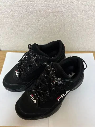 FILA 블랙 스웨이드 통굽 스니커즈