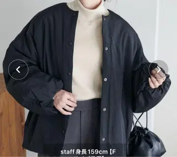 블랙 컬러 퀼팅 다운 자켓 M 사이즈