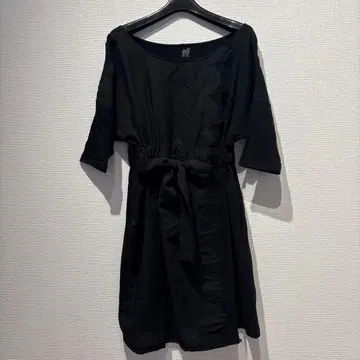 마라 블랙 무릎 기장 원피스