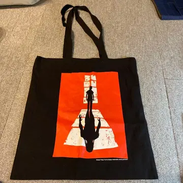 기묘한 이야기 토트백 블랙 무대 THE FIRST SHADOW