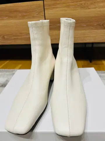 새상품 GRISE 3.5cm 가죽 스퀘어 스트레치 숏 부츠 사이즈 L