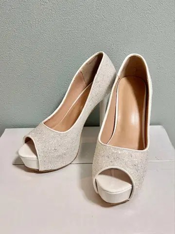 화이트 글리터 오픈토 하이힐 캬바쿠라