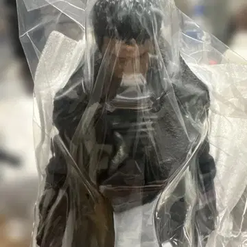 바이오하자드 빌리지 크리스 레드필드 피규어