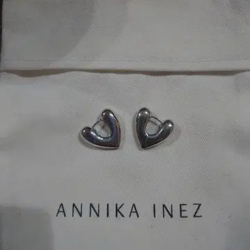 ANNIKA INEZ 하트형 귀걸이 스몰