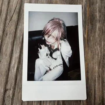 RAZOR 츠루기 씨 폴라로이드