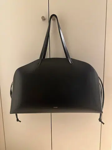 질샌더 커브 숄더 L 블랙