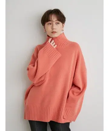 emmi 와이드 터틀 니트 풀오버