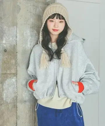 아이보리 후드 부착 니트 모자