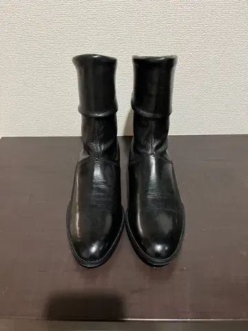 블랙 가죽 슬립온 부츠