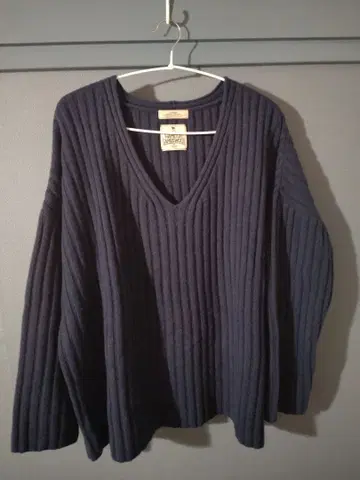 저널 스탠다드 리브 V넥 스웨터 네이비