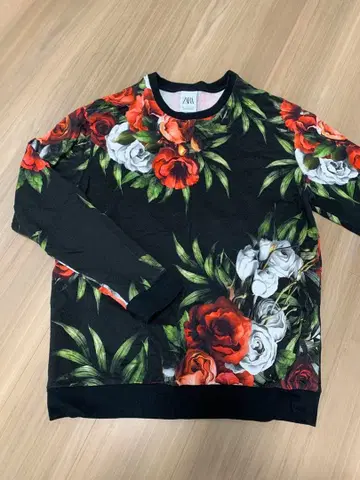 ZARA 꽃무늬 맨투맨 블랙