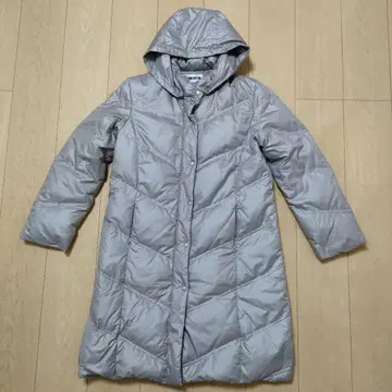 CINQ SEPT UN 후드 부착 그레이 긴 다운 자켓