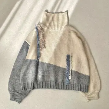 HARE 하레 프린지 배색 바이컬러 하이넥 절개 니트