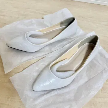 크로커다일 패턴 펌프스 S 화이트